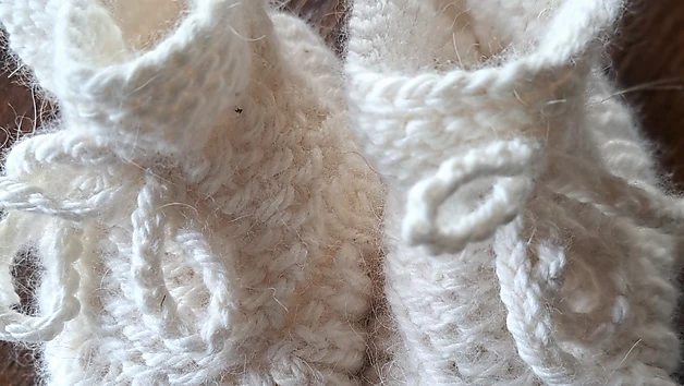 Baltie zīdaiņu zābaciņi